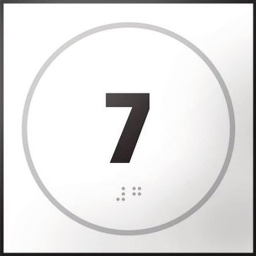 Deurbord met nummer 7 in relief en braille
