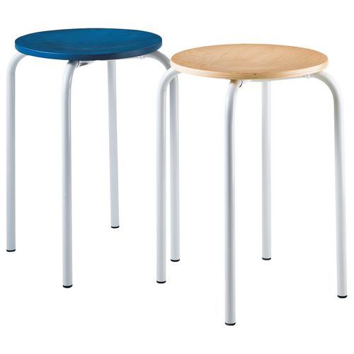 Tabouret bas à quatre pieds 